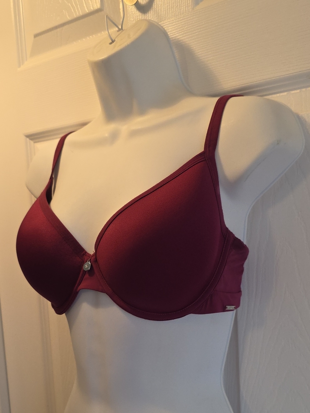 La Vie En Rose Smooth Molded Underwire Bra - Burgundy